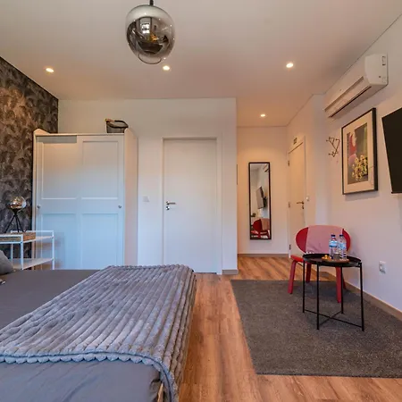 7min To Uni Se-velha - Ac - Work Desk - 300mbs Wifi - 1 And 2 Πανσιόν