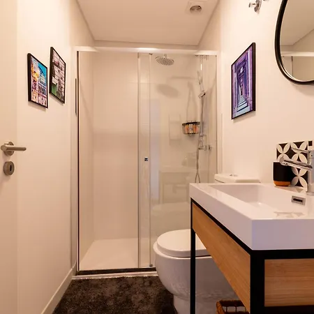 Guest house 7min To Uni Se-velha - Ac - Work Desk - 300mbs Wifi - 1 And 2 Coimbra