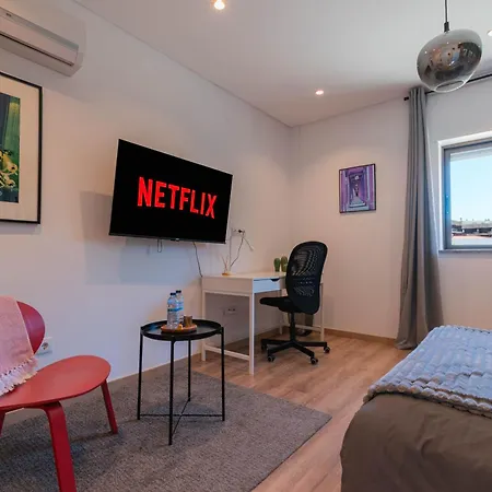 7min To Uni Se-velha - Ac - Work Desk - 300mbs Wifi - 1 And 2 * Coimbra